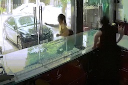 Đôi nam nữ cướp giật nhiều vàng của chủ tiệm bị bắt