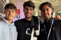 Nóng nhất thể thao chiều 1/5: Alcaraz xúc động chúc mừng em trai thắng trận ở Madrid Open