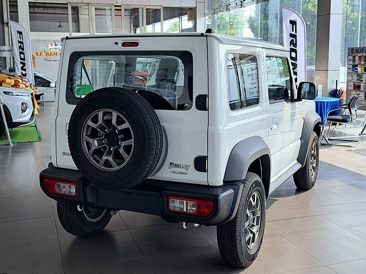 Giảm mạnh 140 triệu đồng, giá xe Suzuki Jimny tạo "đáy" mới - 3