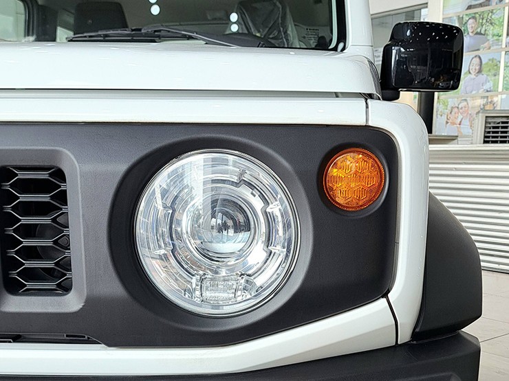 Giảm mạnh 140 triệu đồng, giá xe Suzuki Jimny tạo "đáy" mới - 4