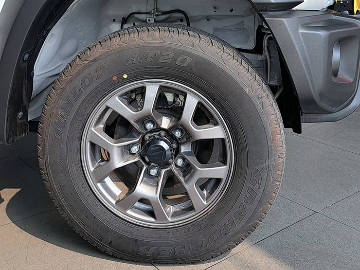 Giảm mạnh 140 triệu đồng, giá xe Suzuki Jimny tạo "đáy" mới - 6