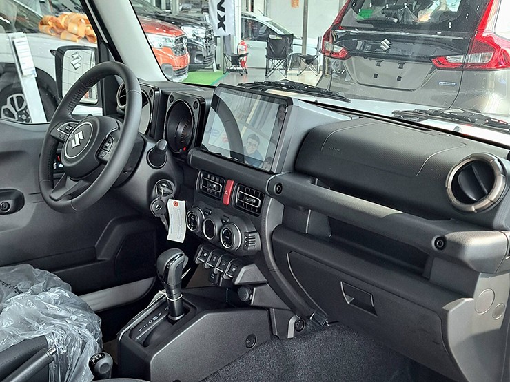 Giảm mạnh 140 triệu đồng, giá xe Suzuki Jimny tạo "đáy" mới - 7
