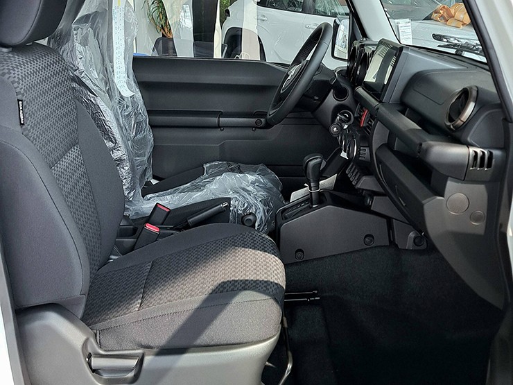 Giảm mạnh 140 triệu đồng, giá xe Suzuki Jimny tạo "đáy" mới - 9