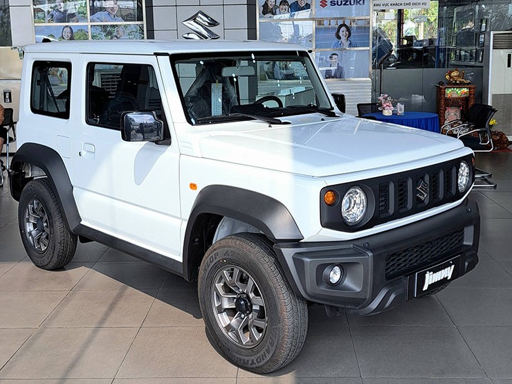 Giảm mạnh 140 triệu đồng, giá xe Suzuki Jimny tạo "đáy" mới - 1