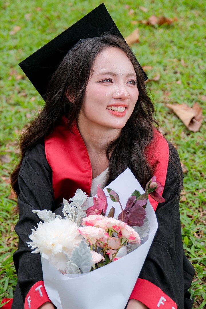 Bên cạnh thành tích học tập, Thu Hương cũng tham gia cuộc thi Sinh viên nghiên cứu khoa học năm học 2024–2025, đồng thời là đồng tác giả công trình được đăng trong hai kỷ yếu hội thảo khoa học quốc gia năm 2025.