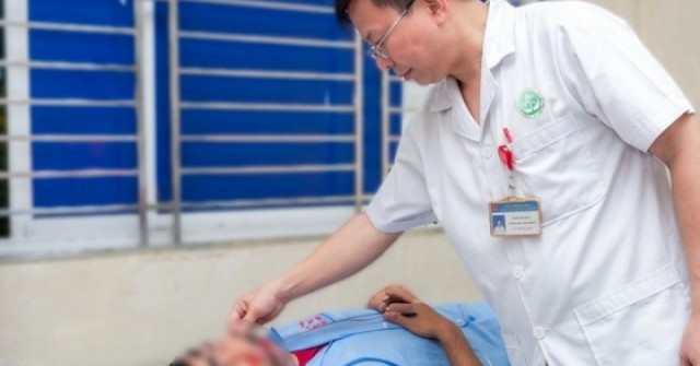 Người đàn ông 40 tuổi bị liệt mặt thừa nhận 1 sai lầm trong lúc nằm điều hòa: Ai có thói quen này cần bỏ ngay