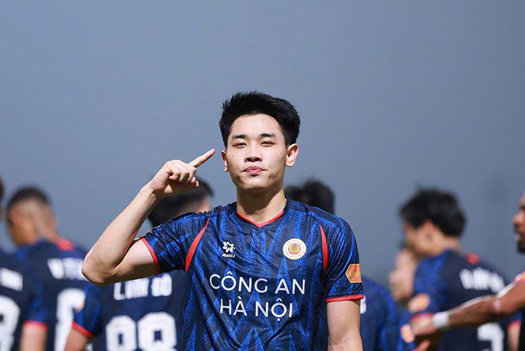 Đình Bắc solo đánh bại hàng thủ Hải Phòng, CAHN tiến sát ngôi vương V-League