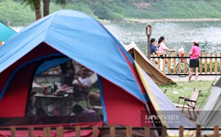 Hầu hết tại công viên Yên Sở, người dân chỉ cắm trại trong ngày, không qua đêm.