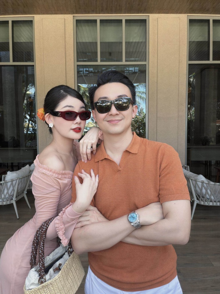 Hoa hậu Lê Âu Ngân Anh và chồng trong chuyến nghĩ dưỡng. (Ảnh: FBNV)