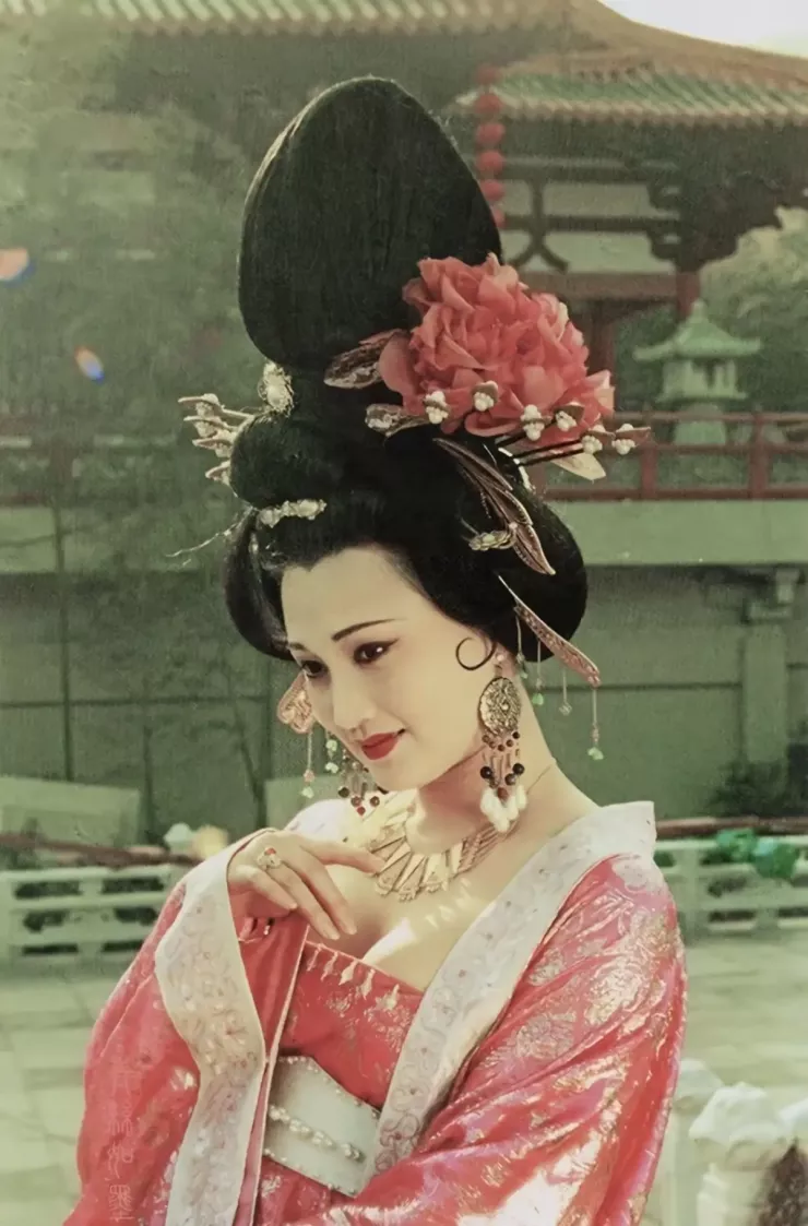Lâm Phương Binh - Dương Quý Phi 'bước ra từ sử sách' - 2