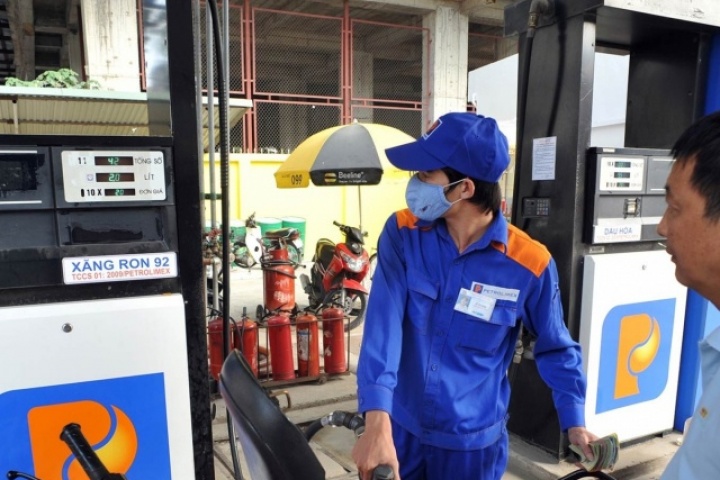 Giá xăng dầu hôm nay 2/5: Dầu thế giới giảm mạnh, trong nước ở mức thấp