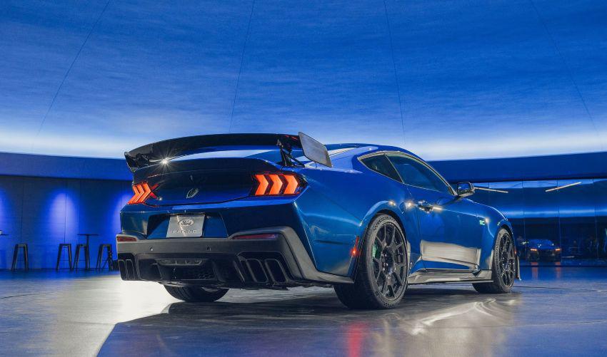 Mustang Dark Horse SC giúp hoàn thiện dải sản phẩm hiệu năng cao của Ford.