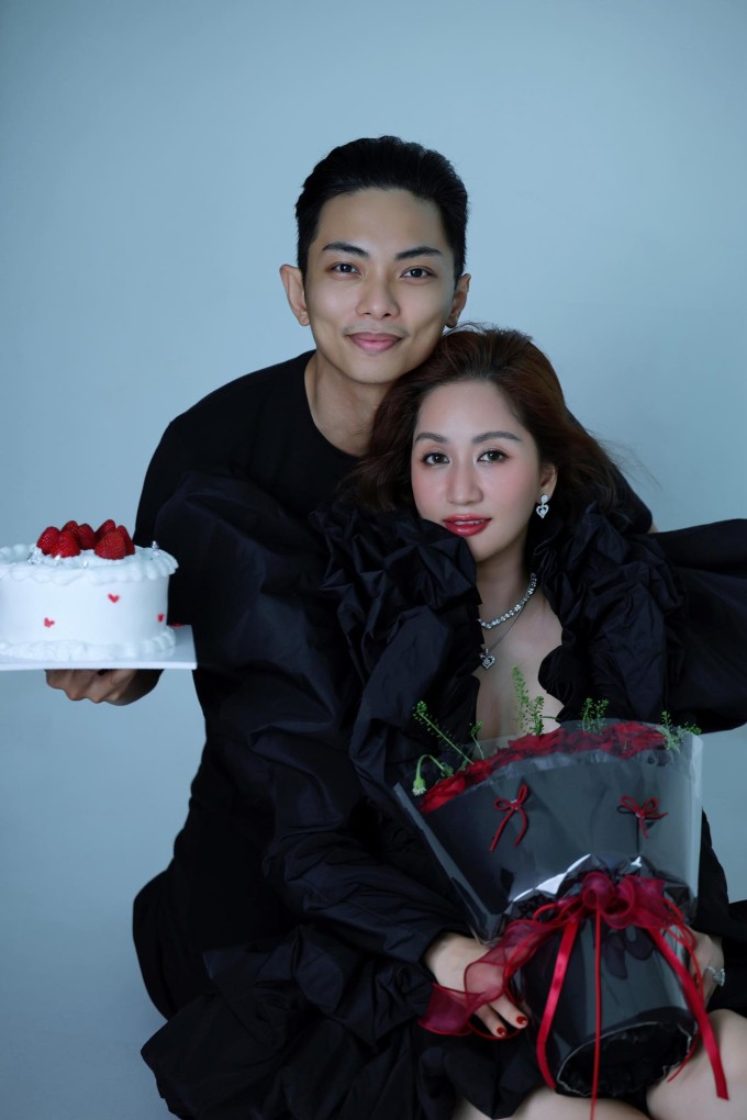 Khánh Thi khoe vẻ gợi cảm bên chồng con trong kỳ nghỉ lễ - 7