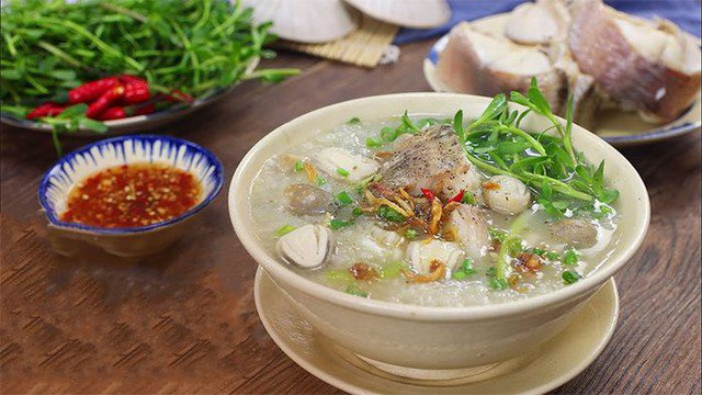 Người bệnh có thể chế biến đa dạng các món súp, cháo, chẳng hạn như: Súp gà rau củ; Súp bí đỏ; Súp mì gà; Súp đậu đen; Cháo cá lóc rau đắng; Cháo vừng; Cháo củ sen.
