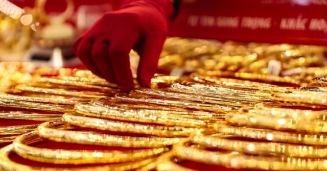 Giá vàng liên tục lao dốc, có nên đầu tư?