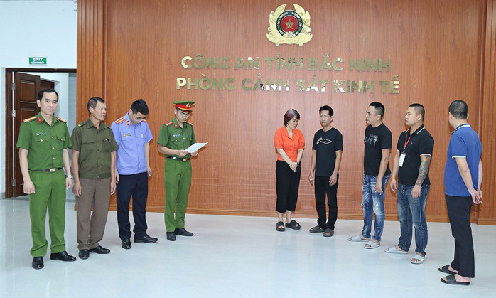 Cơ quan chức năng đọc lệnh khởi tố các đối tượng liên quan. Ảnh: CACC