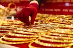 Giá vàng liên tục lao dốc, có nên đầu tư?