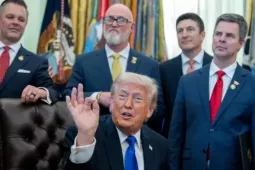 Tổng thống Trump nói về hành động của Hải quân Mỹ với tàu Iran