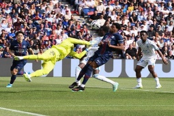 Video bóng đá PSG - Lorient: VAR bẻ còi phút 90+4, ông lớn chật vật (Ligue 1)
