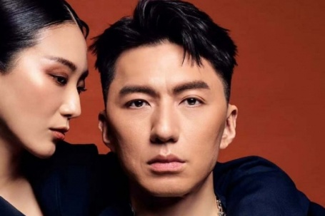Lấy vợ giàu, tài tử TVB ở biệt thự, lái Ferrari