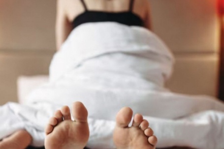 Tin bạn thân, yêu bạn trai 7 năm, cô gái nhận lại cú tát mang tên 'ngoại tình' khi đang mang thai ở tuần 34