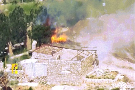 Xe tăng tối tân Israel bốc cháy sau đòn tập kích của drone Hezbollah
