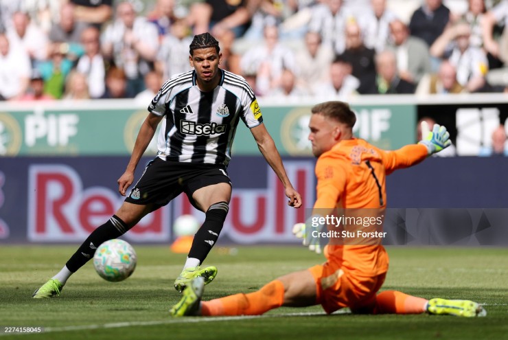 Newcastle có rất nhiều cơ hội trong hiệp một