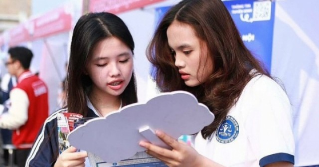 Đại học Luật Hà Nội tính điểm 10 tiếng Anh với IELTS 7.5