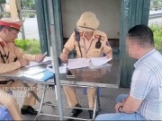 Vi phạm nồng độ cồn bị tước giấy phép lái xe, một cán bộ xã vẫn lái xe trên cao tốc