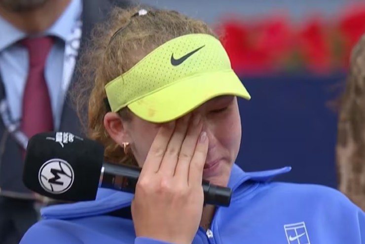 Nóng nhất thể thao sáng 3/5: "Tiểu Sharapova" bật khóc ngay giữa sân đấu
