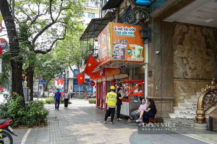 Hà Nội siết chặt vỉa hè: Hàng loạt cửa hàng "tháo chạy", trả mặt bằng - 3