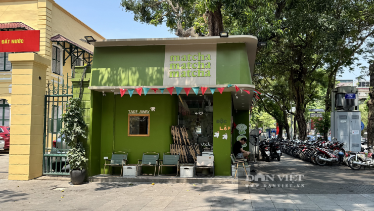 Nhiều&nbsp;hàng quán bố trí chỗ ngồi phía trong, không lấn chiếm vỉa hè. Ảnh: Anh Văn, Khổng Chí