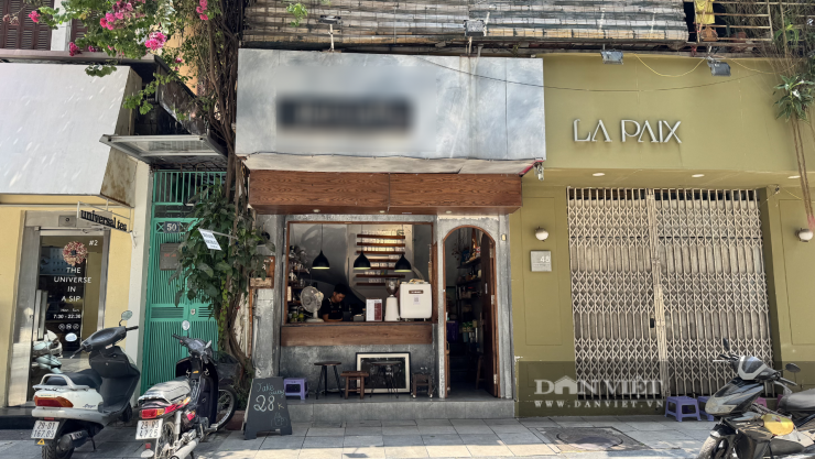 Một quán cà phê chuyển sang mô hình bán mang đi (take away) do hạn chế chỗ ngồi. Ảnh: Anh Văn