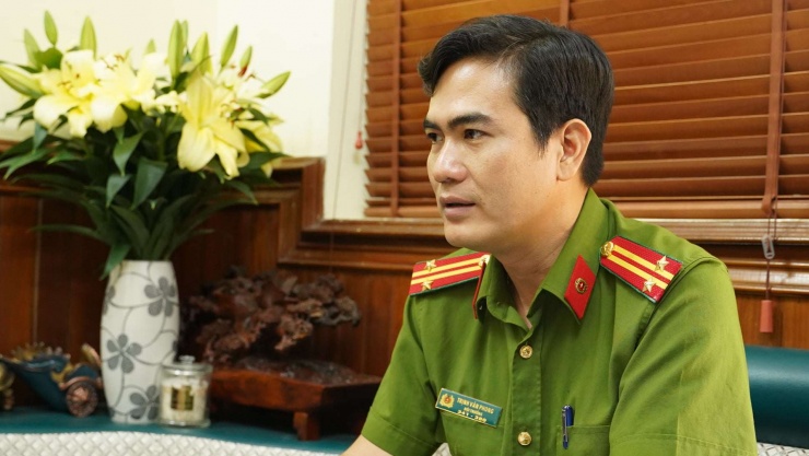 Trung tá Trịnh Văn Phong, thành viên Ban chuyên án kể lại với PV Dân Việt về hành trình truy tìm hung thủ. Ảnh: Xuân Huy.