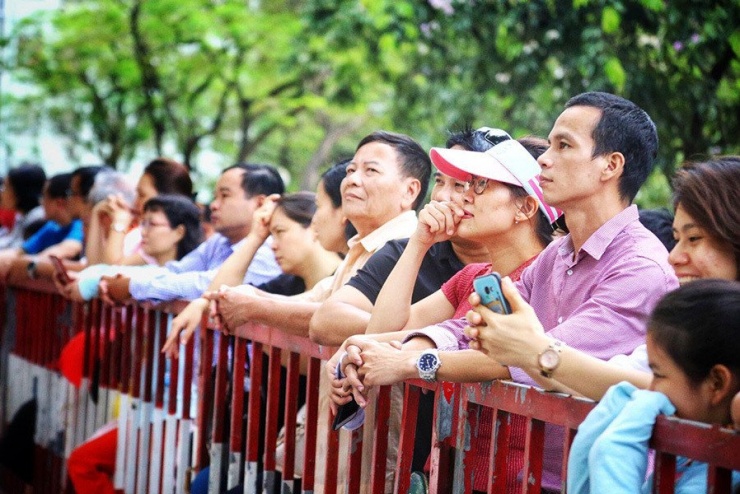 Phụ huynh bối rối chưa biết con vào trường nào khi phân tuyến bằng bản đồ số GIS. Ảnh minh họa: Thúy Nga