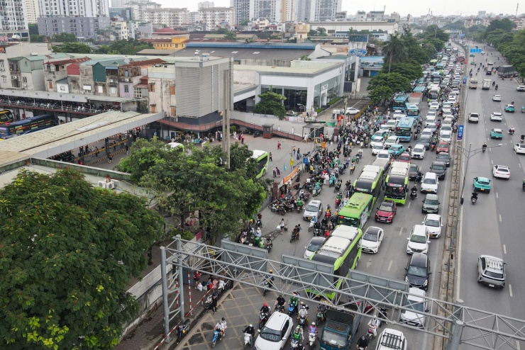 Phương tiện lưu thông gặp khó khăn