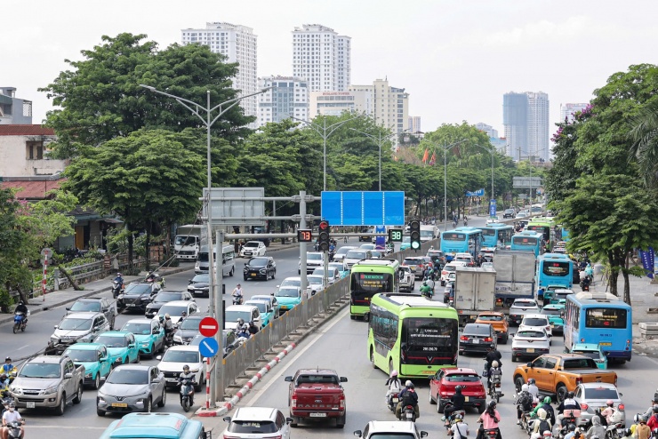 Các phương tiện vẫn di chuyển được nhưng chậm