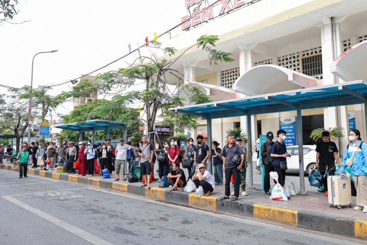 Bất ngờ với hình ảnh cửa ngõ Hà Nội ngày cuối nghỉ lễ 30-4, 1-5 - 10