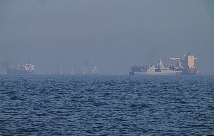 Iran đề xuất lộ trình 30 ngày với Mỹ để mở eo biển Hormuz - 1