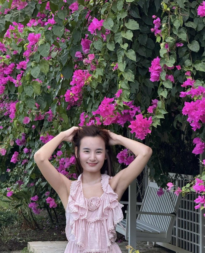 Ảnh 4/5: Khoảnh khắc Đỗ Mỹ Linh bế bầu vượt mặt đưa con gái đi chơi được chú ý - 9