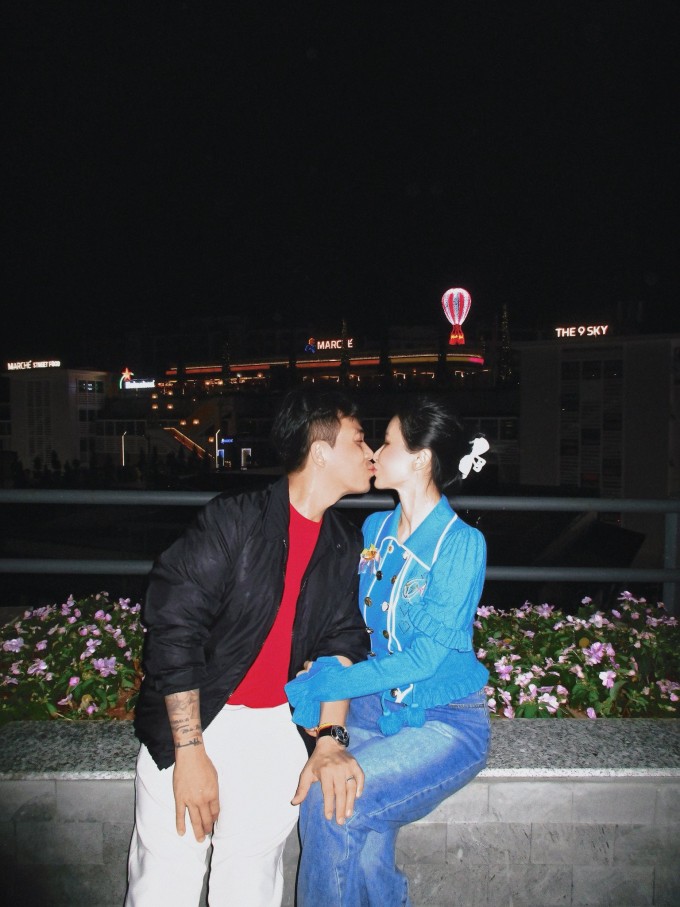 Ảnh 4/5: Khoảnh khắc Đỗ Mỹ Linh bế bầu vượt mặt đưa con gái đi chơi được chú ý - 3