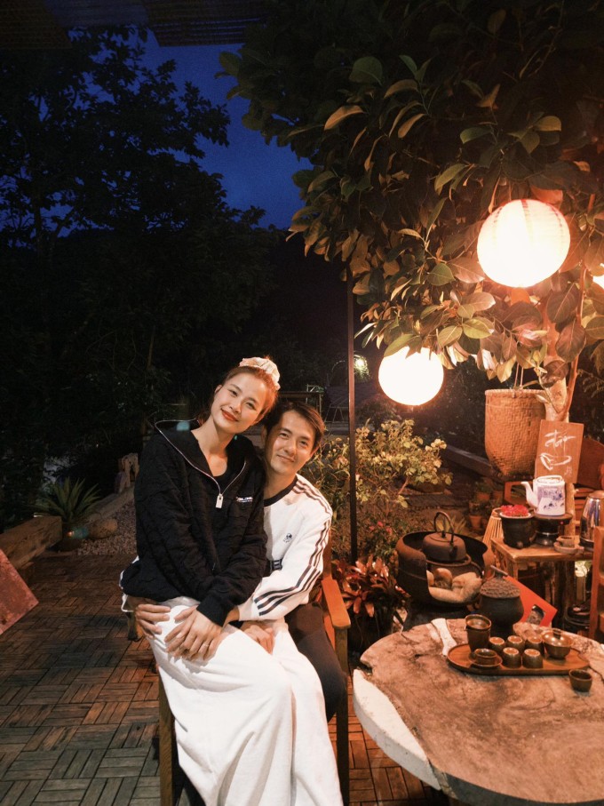 Ảnh 4/5: Khoảnh khắc Đỗ Mỹ Linh bế bầu vượt mặt đưa con gái đi chơi được chú ý - 5