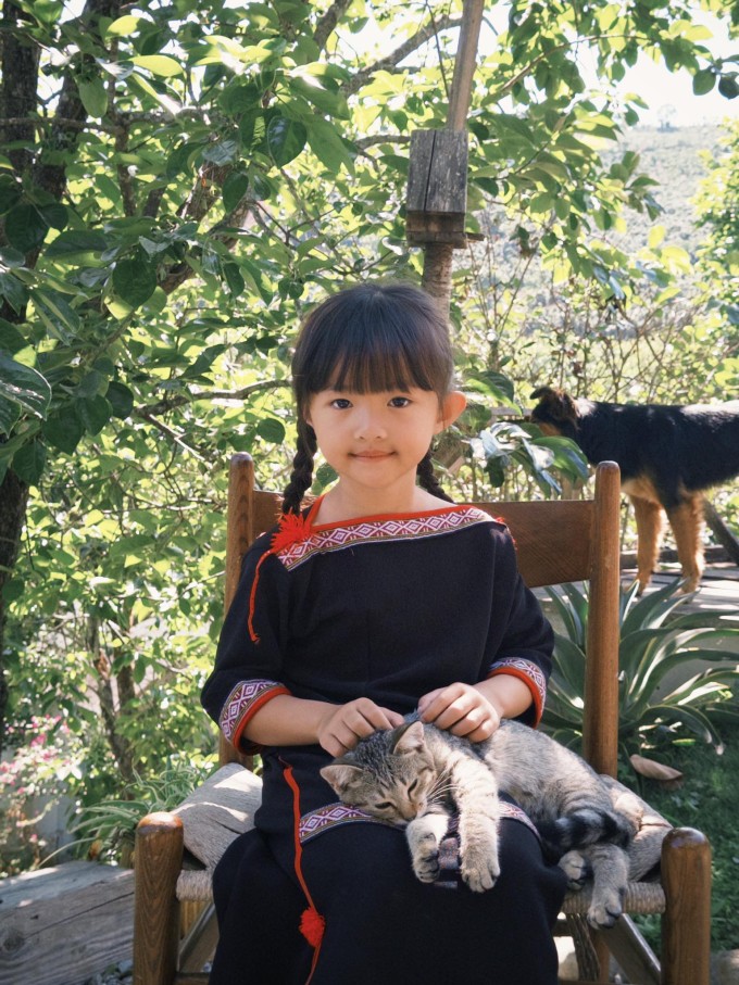 Ảnh 4/5: Khoảnh khắc Đỗ Mỹ Linh bế bầu vượt mặt đưa con gái đi chơi được chú ý - 6