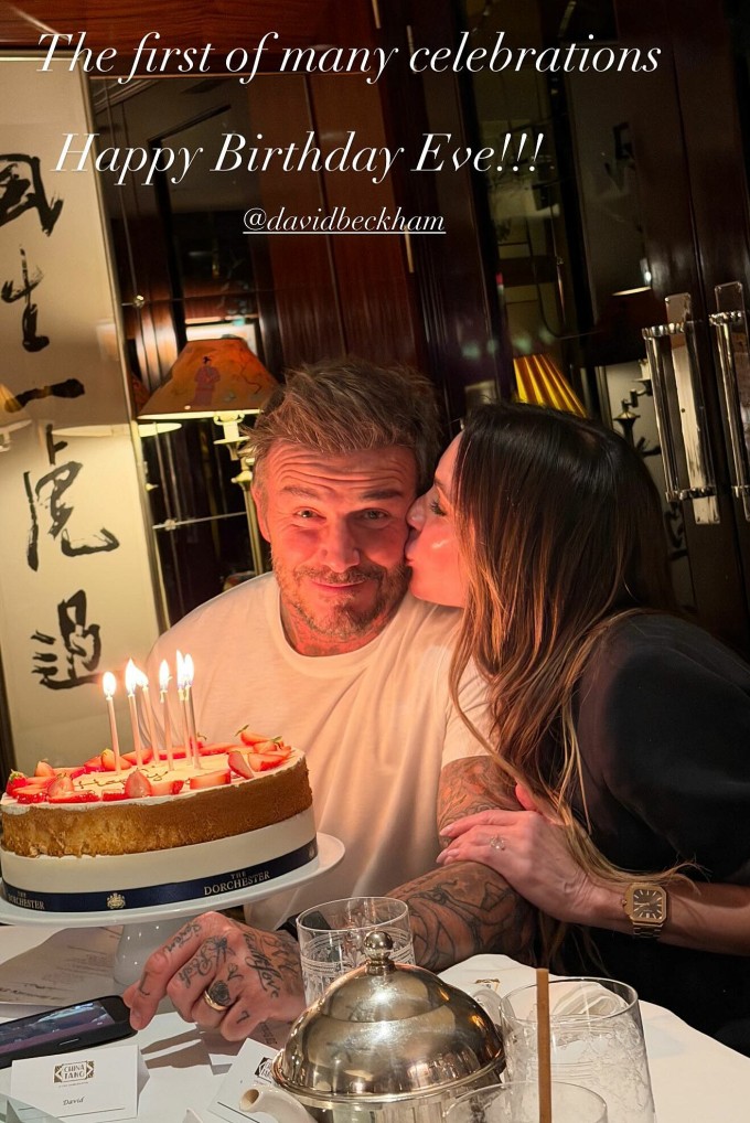 Becks được vợ thể hiện tình cảm mặn nồng trong tiệc sinh nhật. Ảnh: Instagram