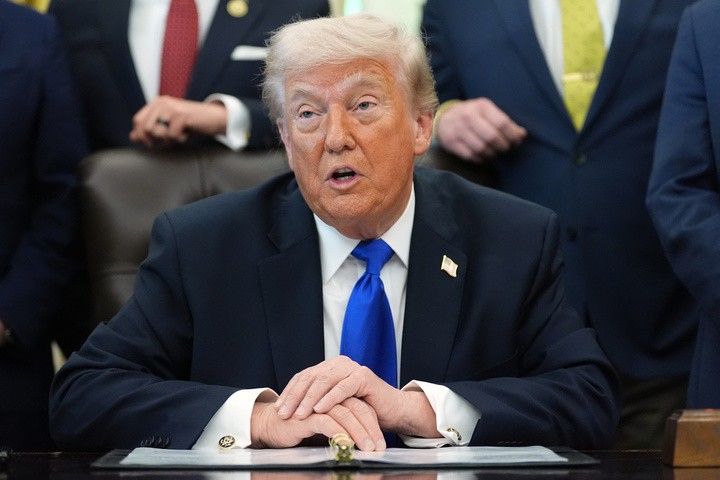 Ông Trump cảnh báo nối lại cuộc tấn công vào Iran - 1