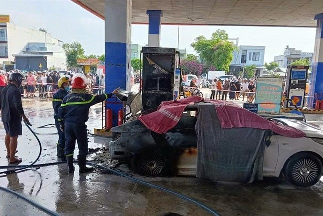 Chiếc xe bị hư hỏng nặng. Ảnh: Nam Đệ.