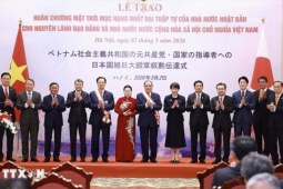 Nguyên Tổng Bí thư Nông Đức Mạnh, nguyên Thủ tướng Nguyễn Tấn Dũng nhận Huân chương Mặt trời mọc