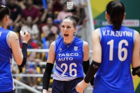 Kỹ sư hoá học Stanford biết 7 thứ tiếng sang Việt Nam chơi bóng chuyền