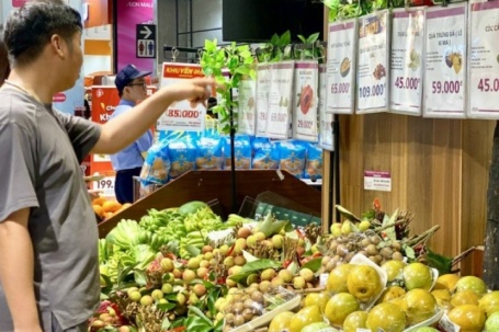Vải u đầu mùa giá cả trăm nghìn đồng/kg nhưng vẫn ‘được lòng’ người tiêu dùng