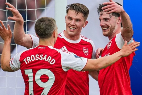 Arsenal sáng cửa vô địch nhờ "bắt nạt" các đội nhỏ, Rashford quyết trụ lại ở Barcelona (Clip 1 phút)